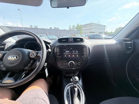 Used 2018 Kia Soul w/ Convenience Package FWD image 17