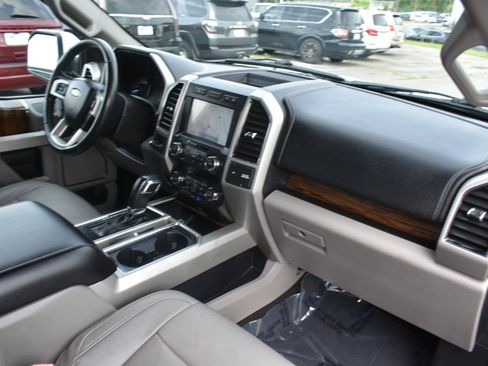 Used 2020 Ford F150 Lariat RWD image 12