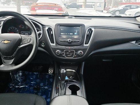Used 2017 Chevrolet Malibu LT image 15