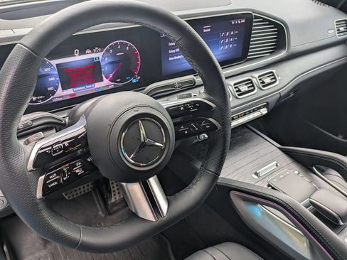 Used 2024 Mercedes-Benz GLS 450 4MATIC image 9