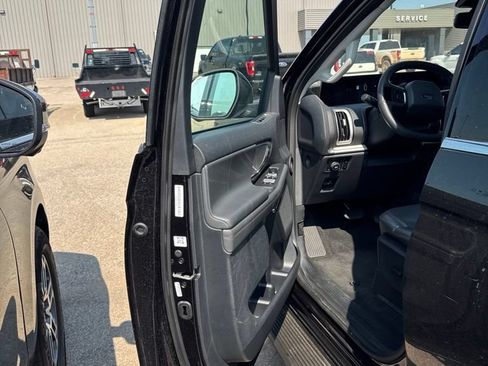 Used 2025 Ford Expedition Active AWD/4WD image 7
