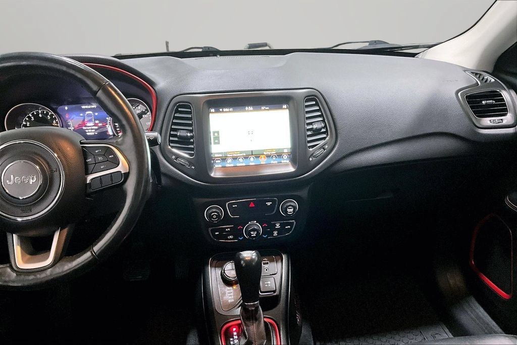 Used 2018 Jeep Compass Trailhawk w/ Navigation Group AWD/4WD image 9