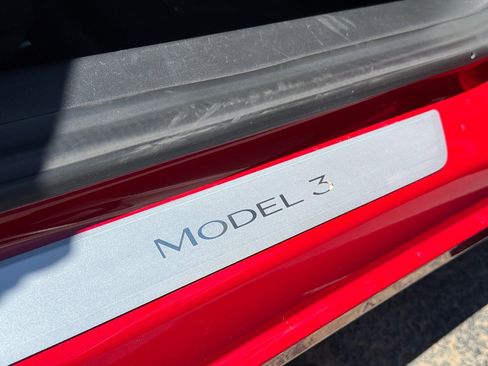 Used 2018 Tesla Model 3 image 19