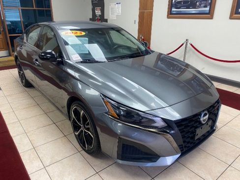 Used 2023 Nissan Altima 2.5 SR FWD image 5