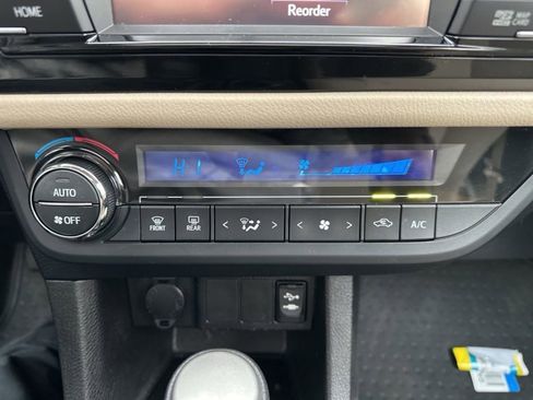 Used 2014 Toyota Corolla LE image 24