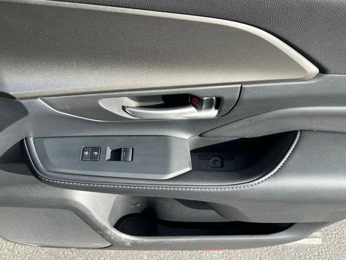 Used 2025 Toyota Grand Highlander XLE image 17