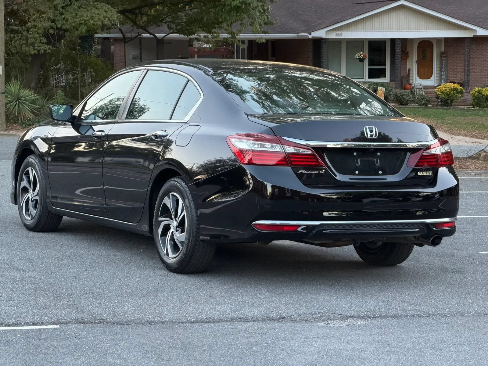 Used 2017 Honda Accord LX image 5