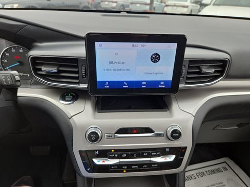 Used 2020 Ford Explorer XLT w/ Equipment Group 202A image 12