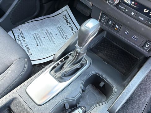 Used 2025 Nissan Frontier SV w/ SV Convenience Package image 19