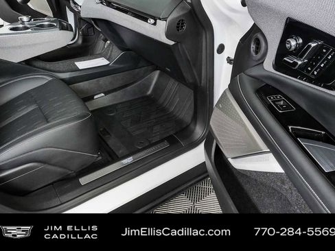 Used 2025 Cadillac Optiq Luxury 2 w/ LPO, Floor Liner Package AWD/4WD image 24