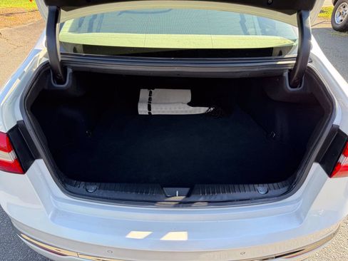Used 2015 Kia Cadenza Premium w/ Luxury Package FWD image 12