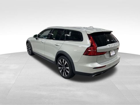 Used 2022 Volvo V60 T5 Cross Country w/ Advanced Package image 20