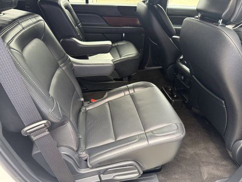 Used 2024 Lincoln Navigator Premiere AWD/4WD image 16