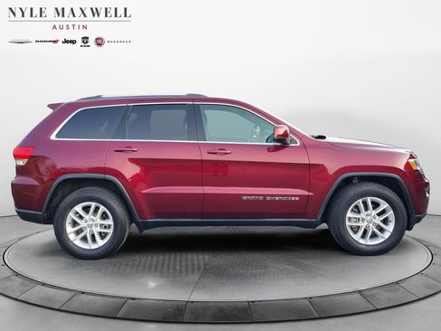Used 2017 Jeep Grand Cherokee Laredo w/ Quick Order Package 2BE image 16