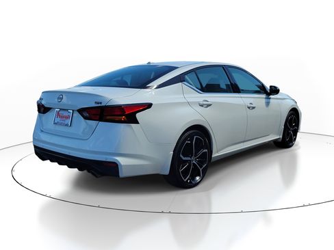Used 2025 Nissan Altima 2.5 SR FWD image 4
