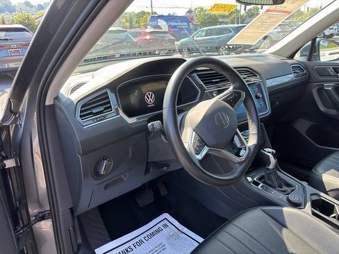 Used 2024 Volkswagen Tiguan SE AWD/4WD image 16
