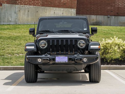 Used 2022 Jeep Wrangler Unlimited Sahara AWD/4WD image 26