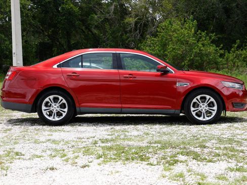 Used 2013 Ford Taurus SEL FWD image 13
