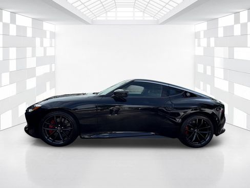 Certified 2025 Nissan Z Performance w/ Floor Mat Package RWD image 4