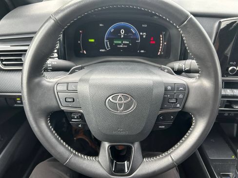 Used 2025 Toyota Camry SE FWD image 2