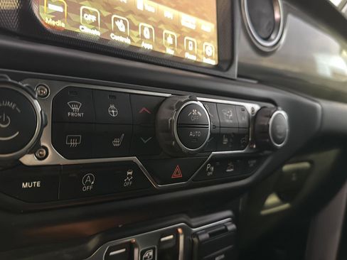 Used 2022 Jeep Wrangler Unlimited Sahara w/ Cold Weather Group image 23