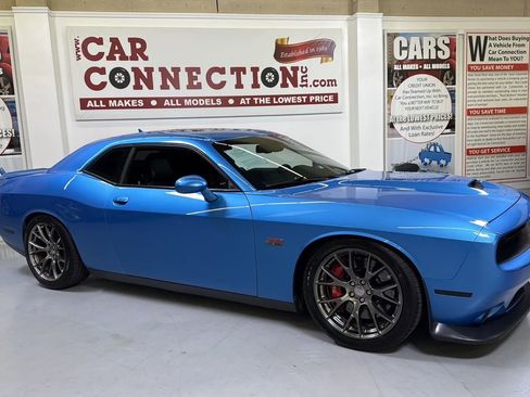 Used 2015 Dodge Challenger SRT w/ Technology Group image 11