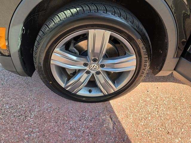 Used 2020 Volkswagen Tiguan SEL FWD image 24