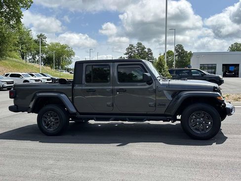 Used 2024 Jeep Gladiator Sport AWD/4WD image 26