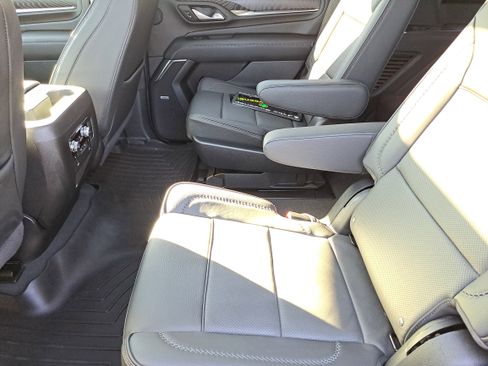 Used 2024 GMC Yukon Denali image 11