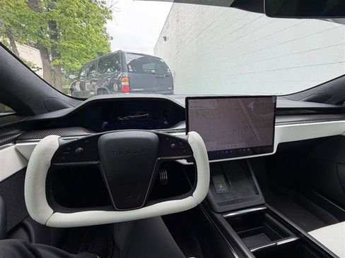 Used 2022 Tesla Model S Plaid AWD/4WD image 5