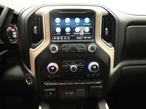 Used 2021 GMC Sierra 1500 AT4 w/ AT4 Premium Package AWD/4WD image 8