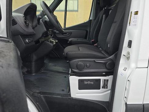 Used 2025 Mercedes-Benz Sprinter 2500 image 5