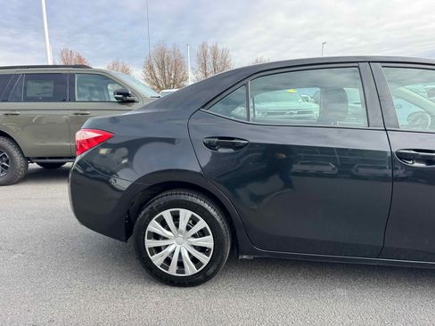 Used 2018 Toyota Corolla LE image 8
