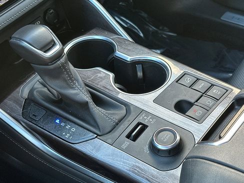 Used 2023 Toyota Highlander Limited image 26