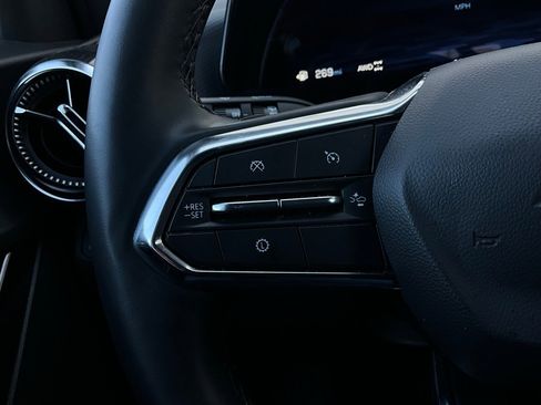 Used 2025 Chevrolet Equinox LT image 33