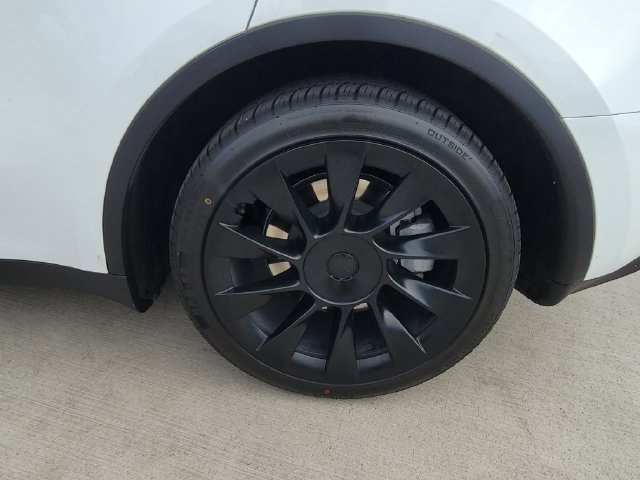 Used 2023 Tesla Model Y Long Range AWD/4WD image 18