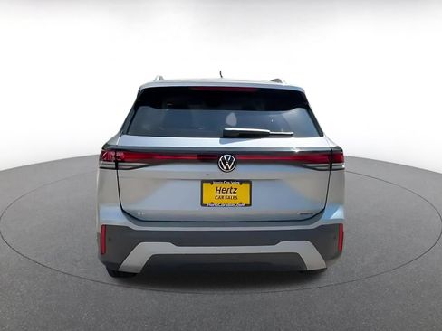 Used 2026 Volkswagen Tiguan SE AWD/4WD image 12