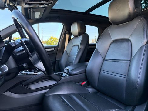 Certified 2023 Porsche Cayenne AWD/4WD image 5