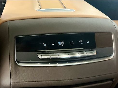 Used 2023 Cadillac Escalade Premium Luxury AWD/4WD image 25