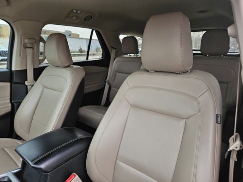 Used 2020 Ford Explorer XLT w/ Equipment Group 202A image 12