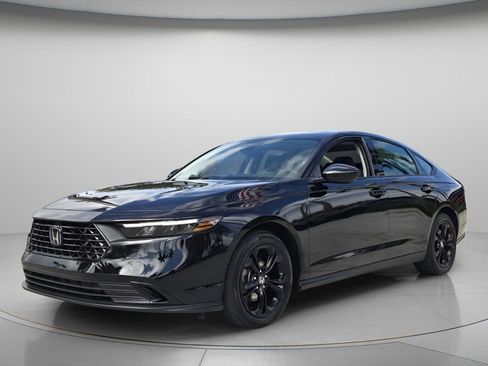 Used 2025 Honda Accord SE image 9