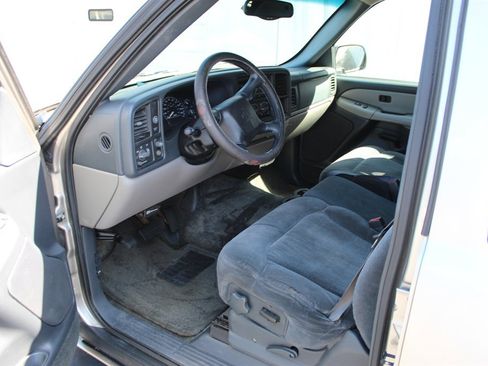 Used 2002 Chevrolet Tahoe LS w/ Traction Pkg image 6