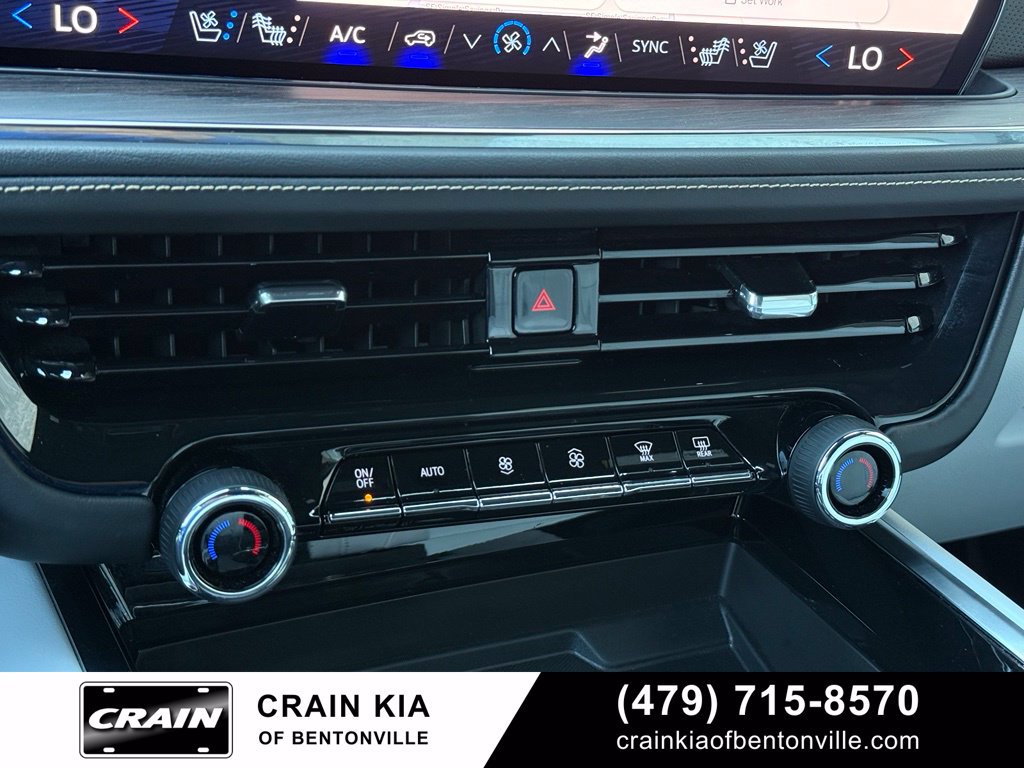 Used 2025 Chevrolet Suburban Premier AWD/4WD image 17