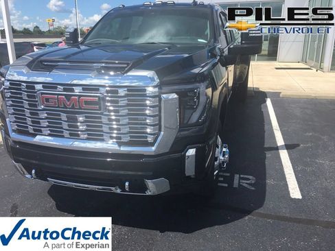 Used 2025 GMC Sierra 3500 Denali w/ Denali Reserve Package AWD/4WD image 1
