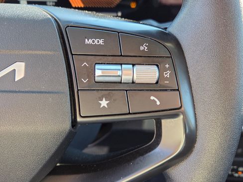 Used 2025 Kia K4 LXS image 25