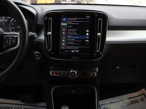 Used 2019 Volvo XC40 T5 Momentum image 21