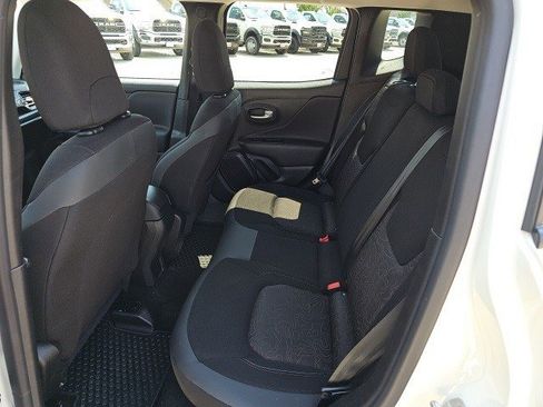 Used 2023 Jeep Renegade Latitude image 19