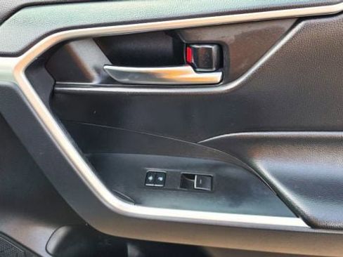 Used 2022 Toyota RAV4 SE w/ Convenience Package image 35