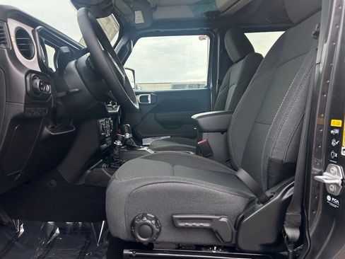 New 2026 Jeep Gladiator Sport image 2