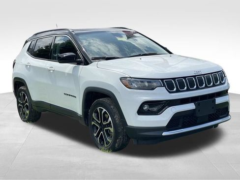 Used 2022 Jeep Compass Limited w/ Sun and Sound Group AWD/4WD image 3